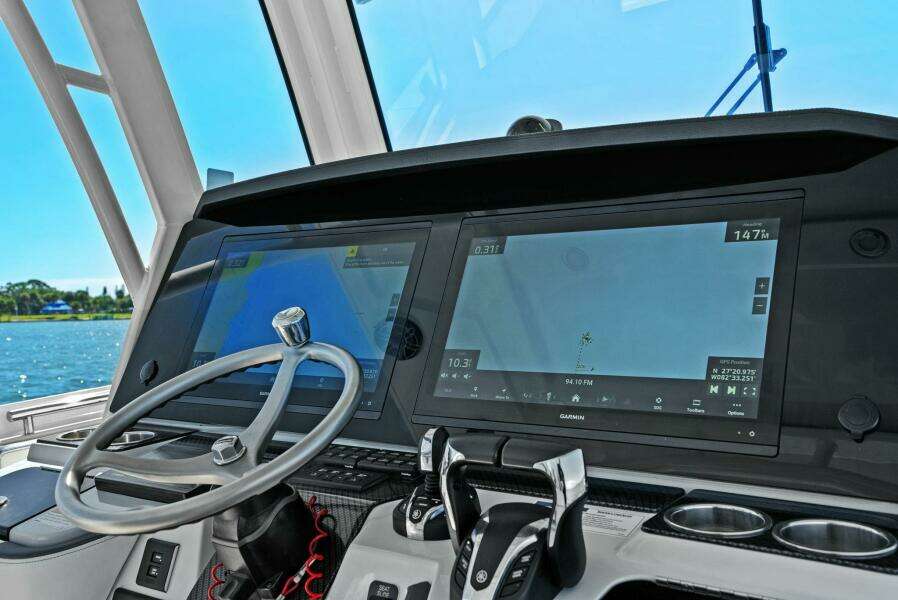 2022 World Cat 400 CC-X - Helm