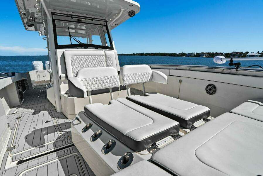 2022 World Cat 400 CC-X - Bow