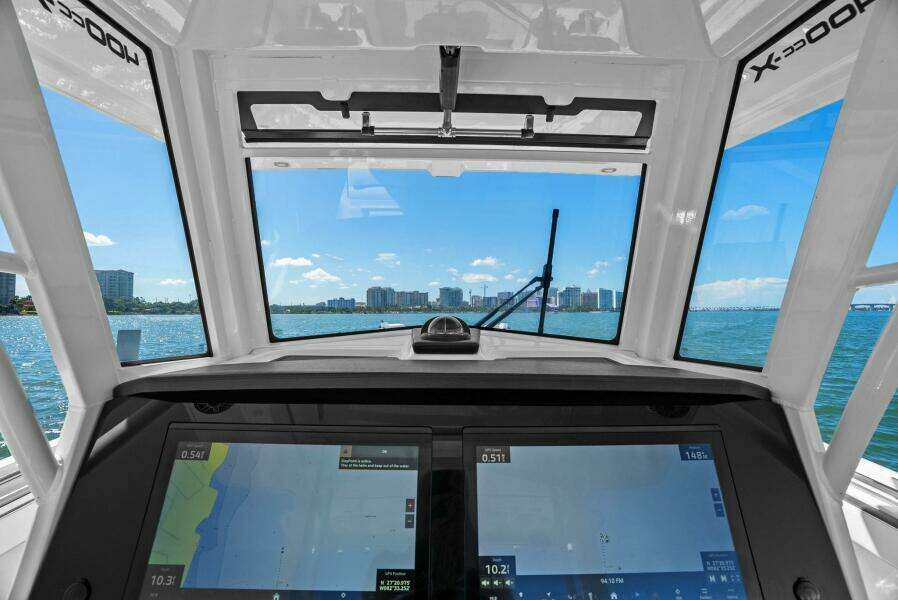 2022 World Cat 400 CC-X - Helm Displays