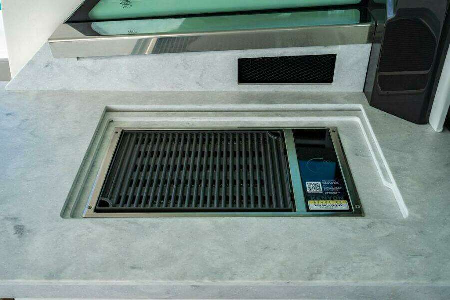 2025 Tiara Yachts 48 LS