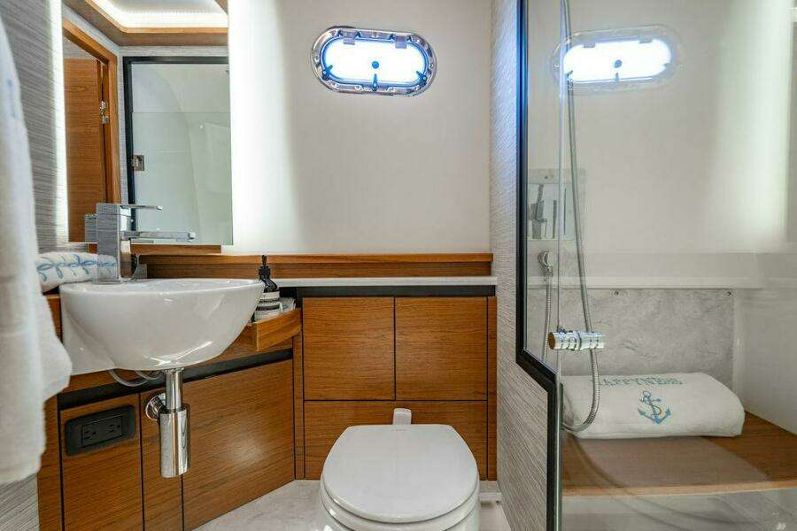 2025 Tiara Yachts 48 LS