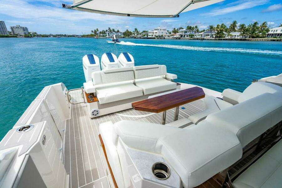 2025 Tiara Yachts 48 LS