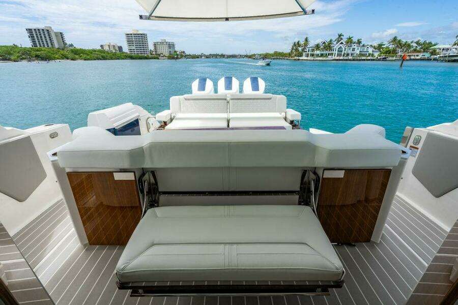 2025 Tiara Yachts 48 LS