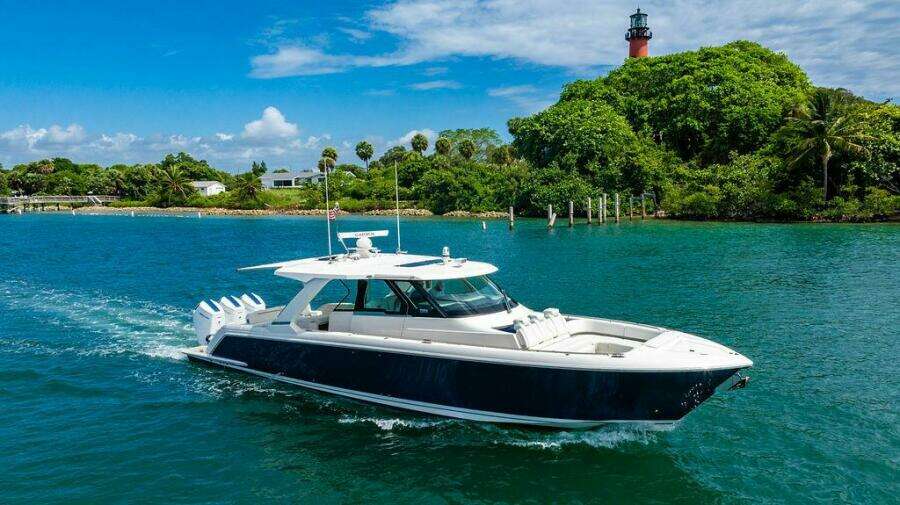 2025 Tiara Yachts 48 LS