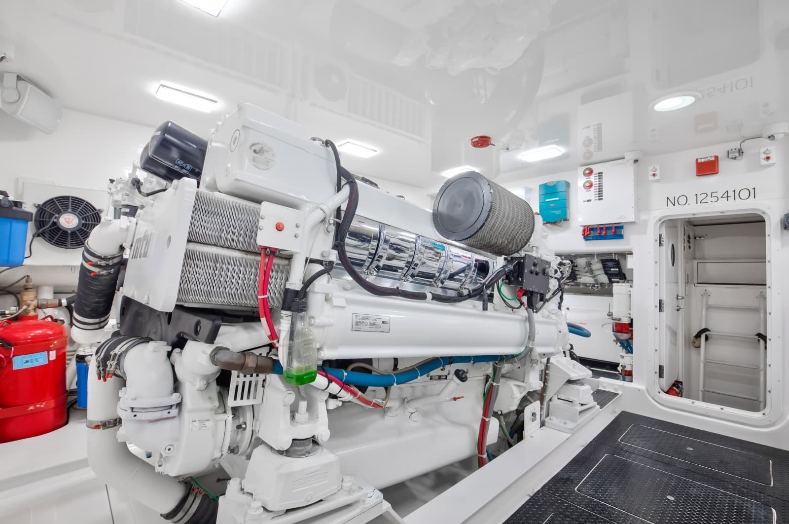 Viking 82 - Done Deal - Engine Room