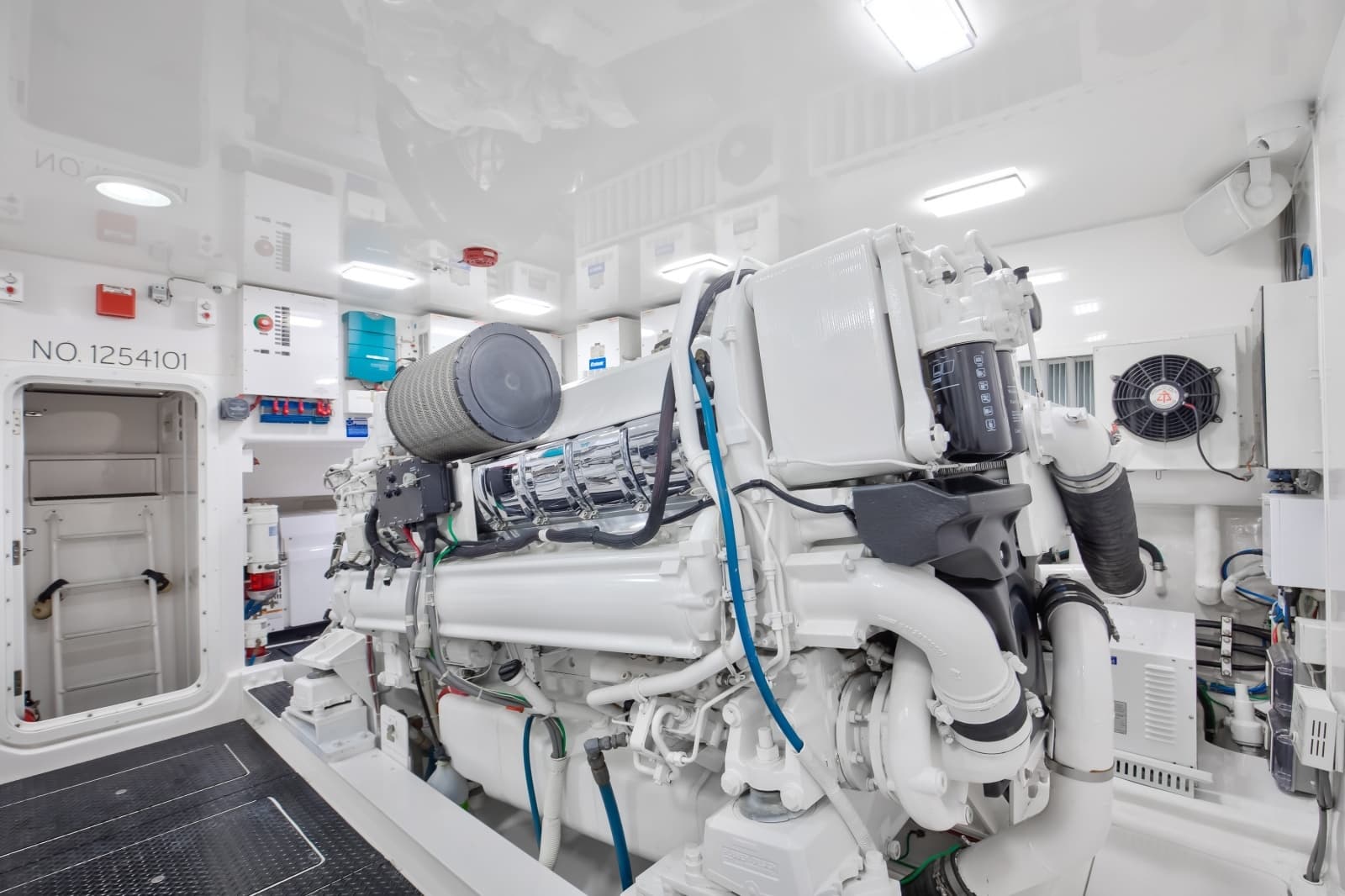 Viking 82 - Done Deal - Engine Room