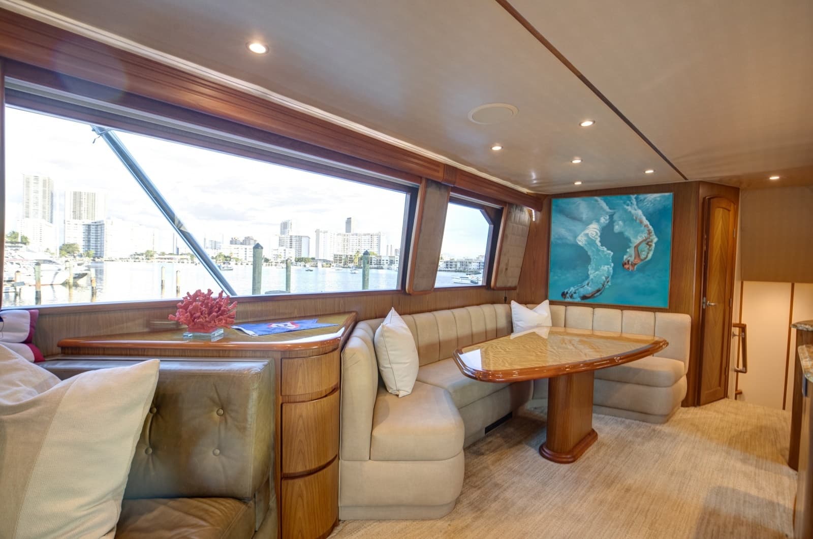 Viking 82 - Done Deal - Dinette