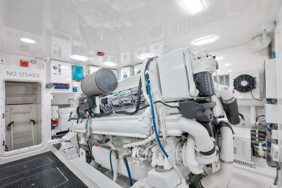 2010 Viking 82 Convertible