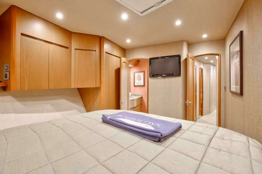 2010 Viking 82 Convertible