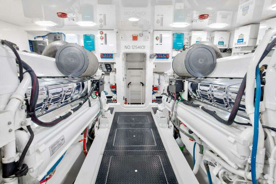 2010 Viking 82 Convertible