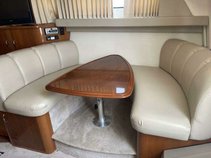 2006 Carver 36 Mariner