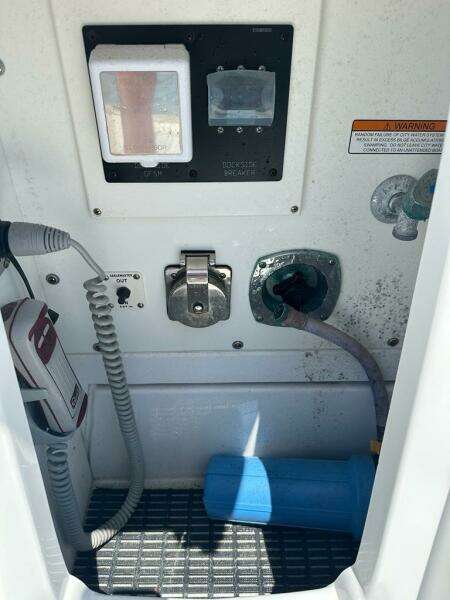 2015 Cruisers Yachts Cantius