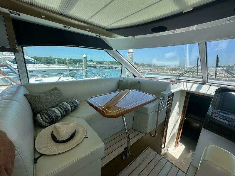 2015 Cruisers Yachts Cantius