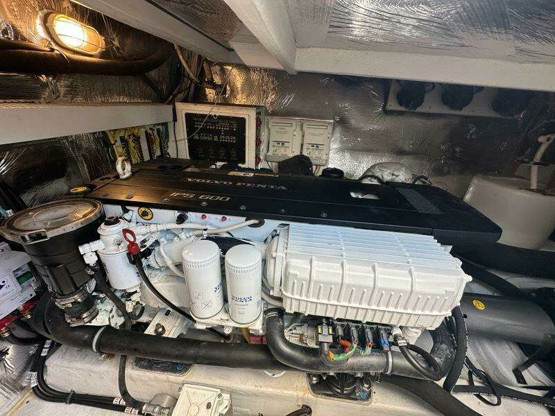 2015 Cruisers Yachts Cantius