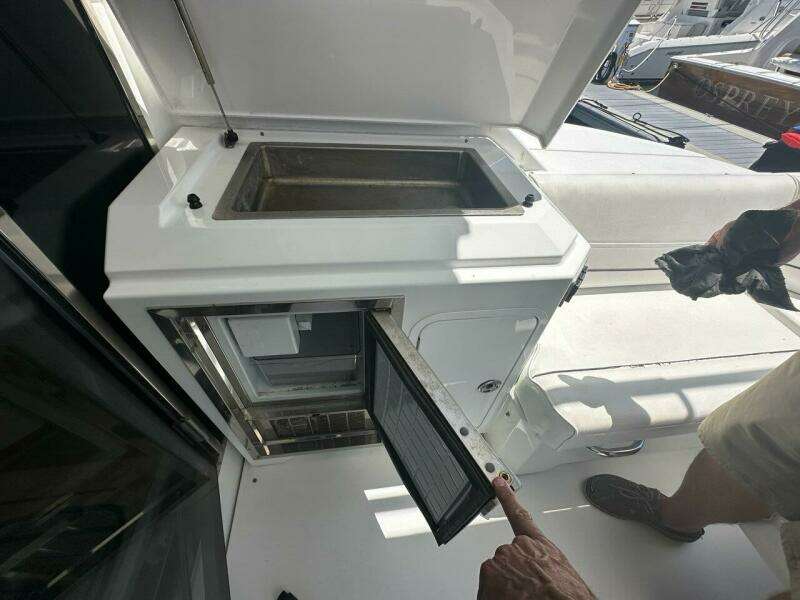 2015 Cruisers Yachts Cantius