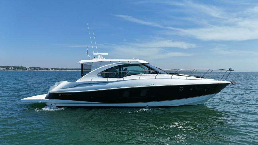 2015 Cruisers Yachts Cantius