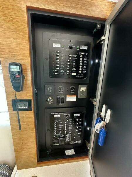 2015 Cruisers Yachts Cantius