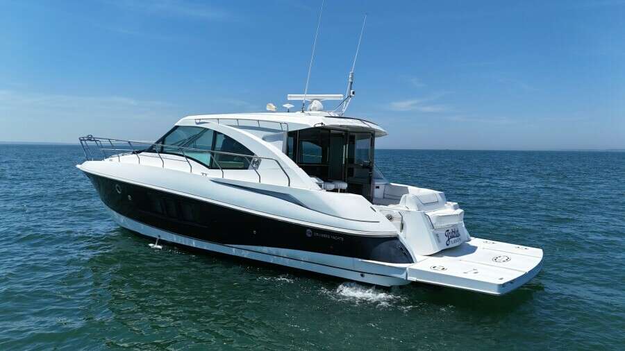 2015 Cruisers Yachts Cantius