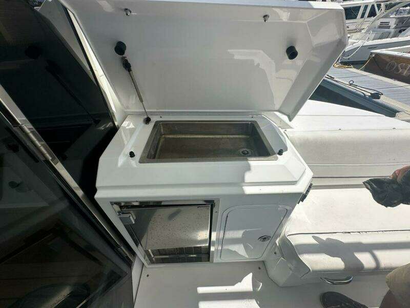 2015 Cruisers Yachts Cantius