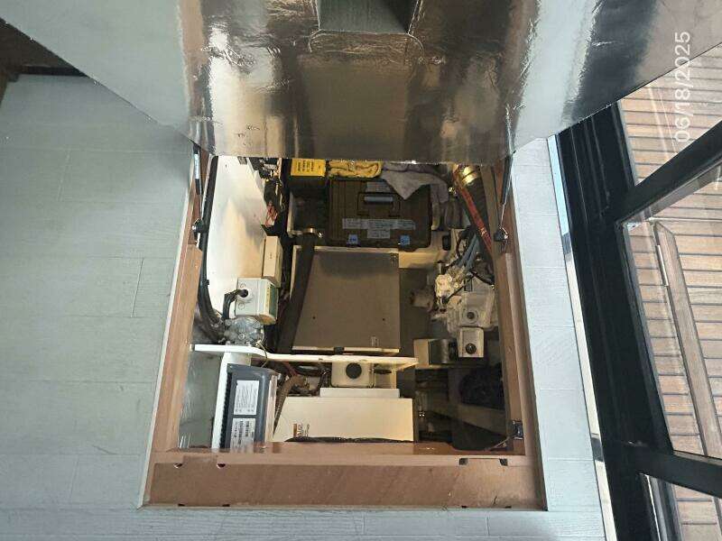42' Prestige engine room access2