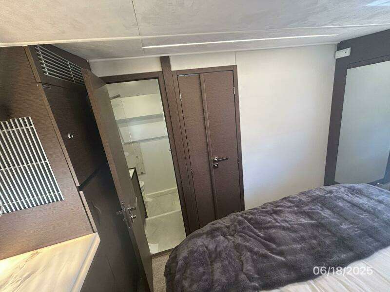 42' Prestige guest stateroom aft