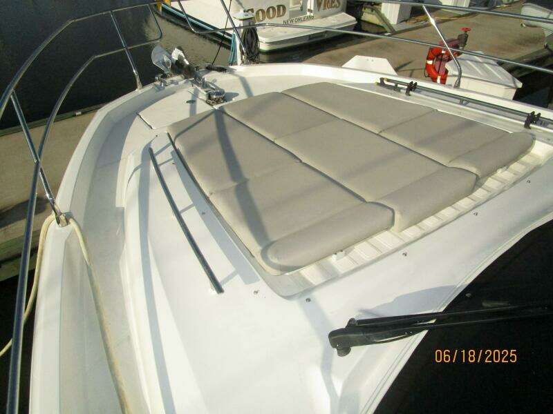 42' Prestige foredeck2