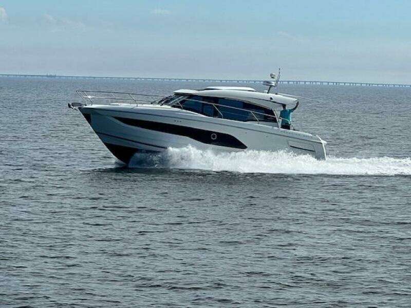 42' Prestige port forward profile2