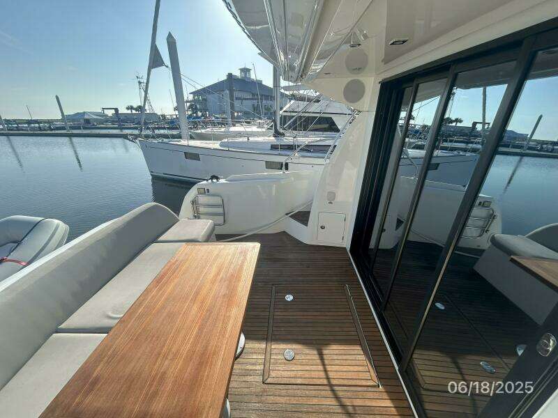 42' Prestige aftdeck port