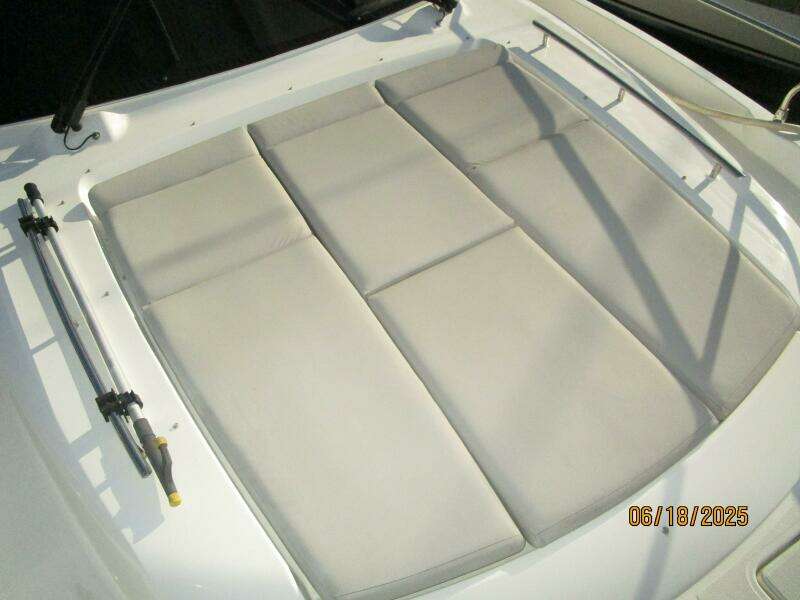 42' Prestige foredeck sunpad1