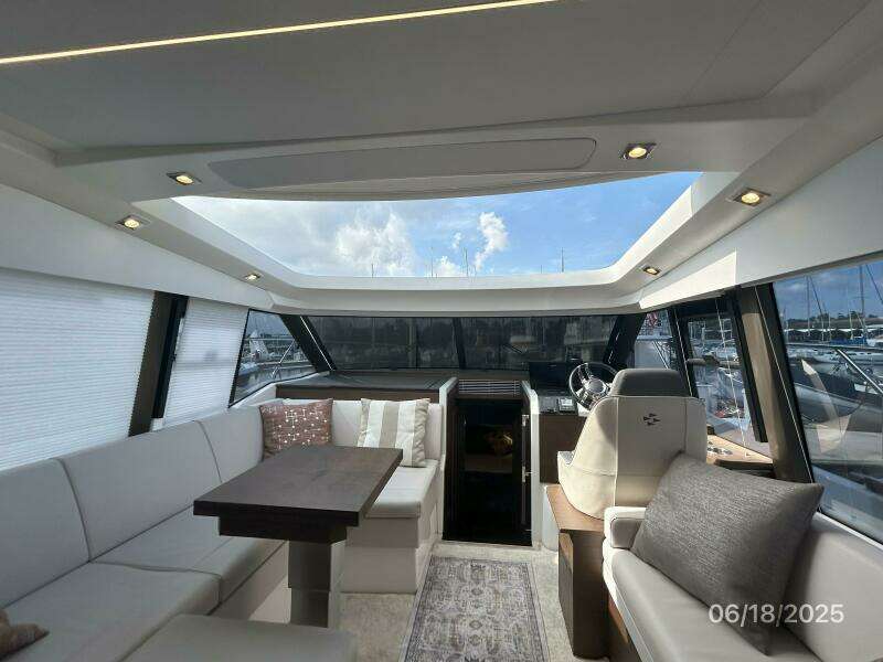 42' Prestige salon sunroof