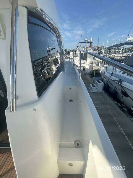 42' Prestige starboard side deck1