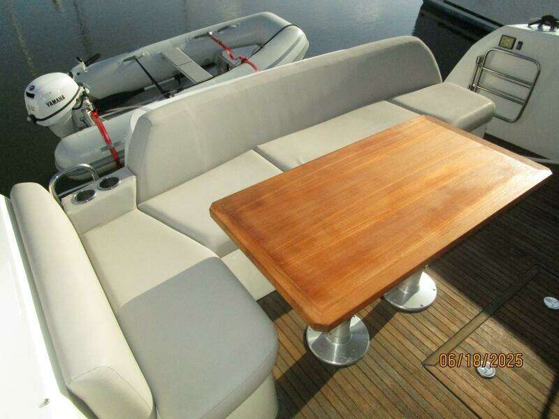42' Prestige aftdeck seating2