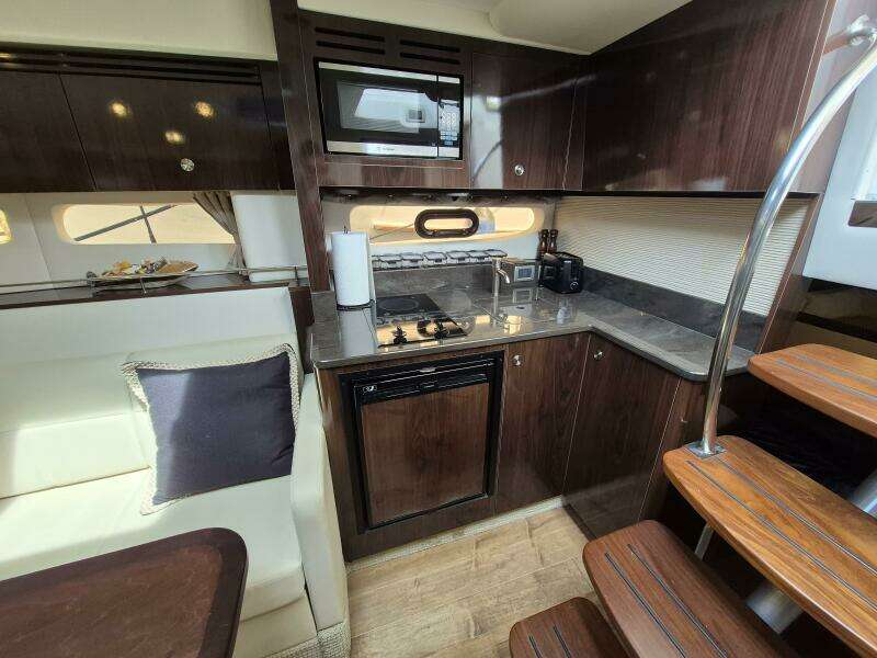 2019 Sea Ray Sundancer 350 Coupe