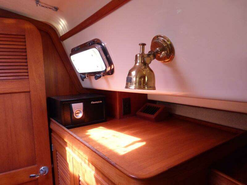 2000 Island Packet 420