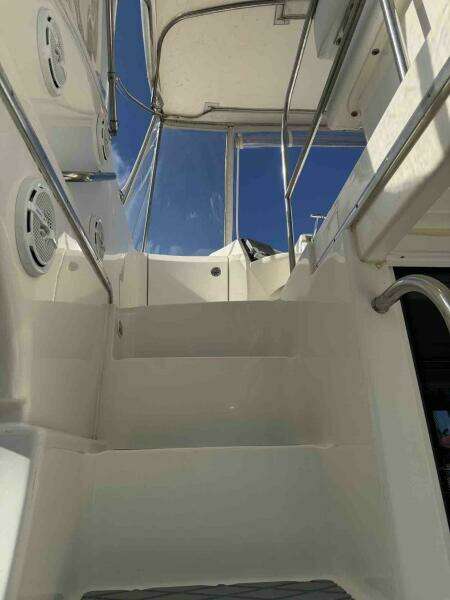 34c Silverton mold-in stairs to flybridge 2