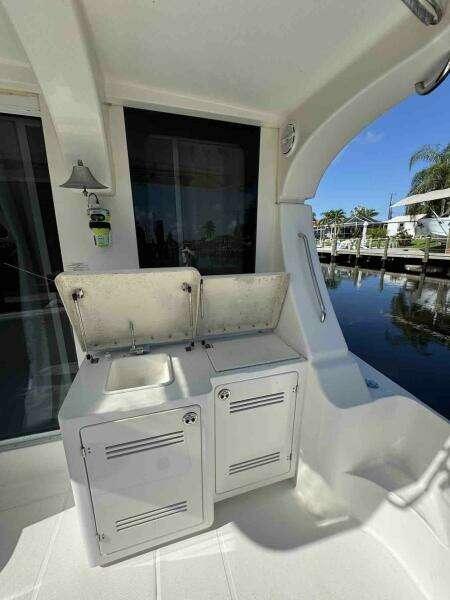 34c Silverton fresh water sink/fish cleaning area