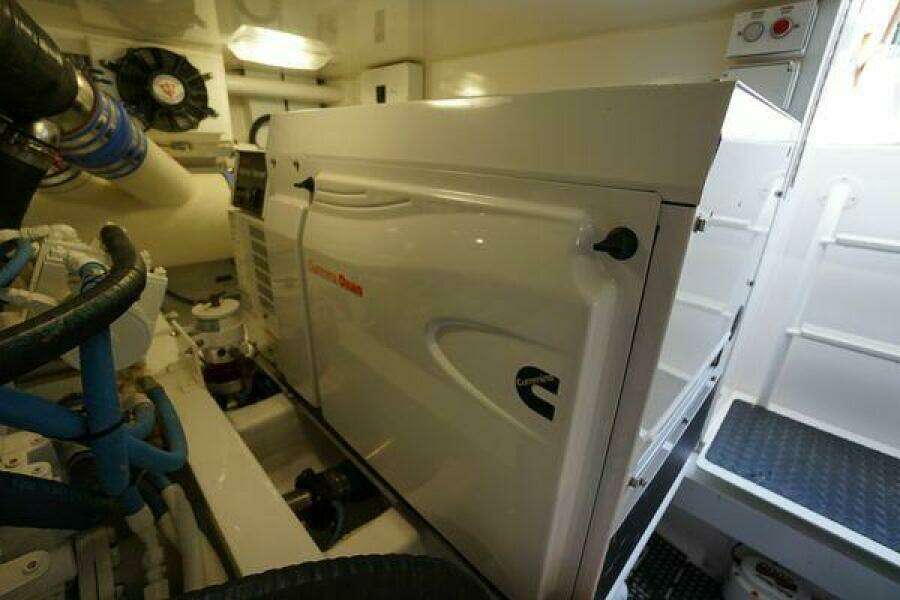 Viking 45 - FINE FOR NOW - Engine Room