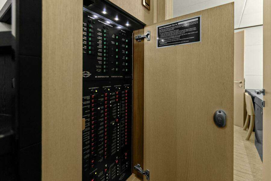 2013 Sunseeker 73 Manhattan