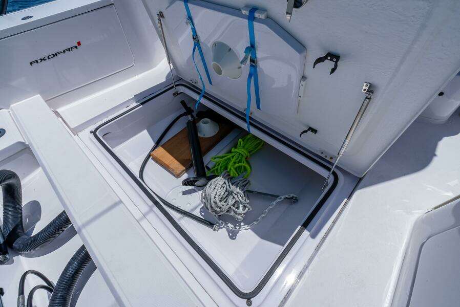 2022 Axopar 28 T-Top Brabus