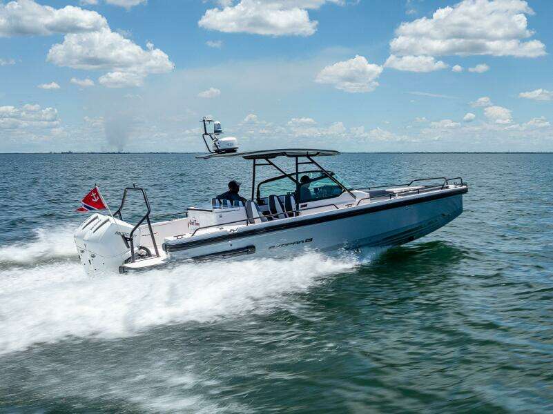 2022 Axopar 28 T-Top Brabus