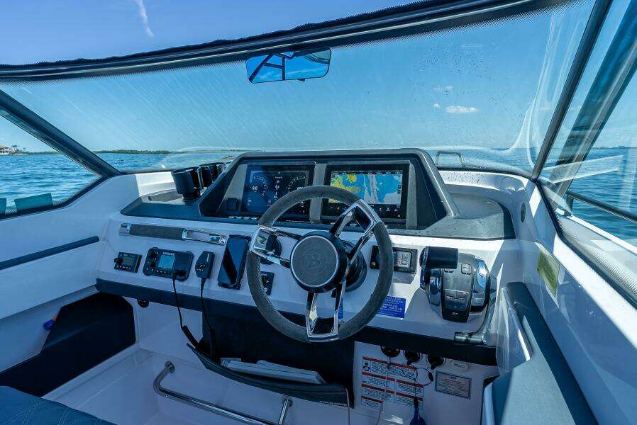 2022 Axopar 28 T-Top Brabus