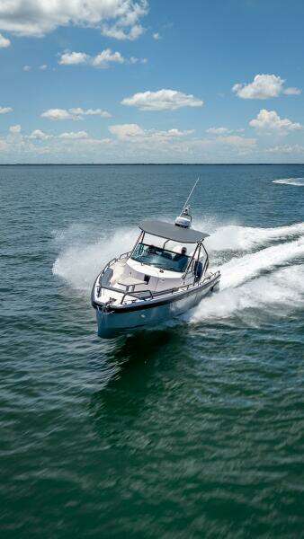 2022 Axopar 28 T-Top Brabus