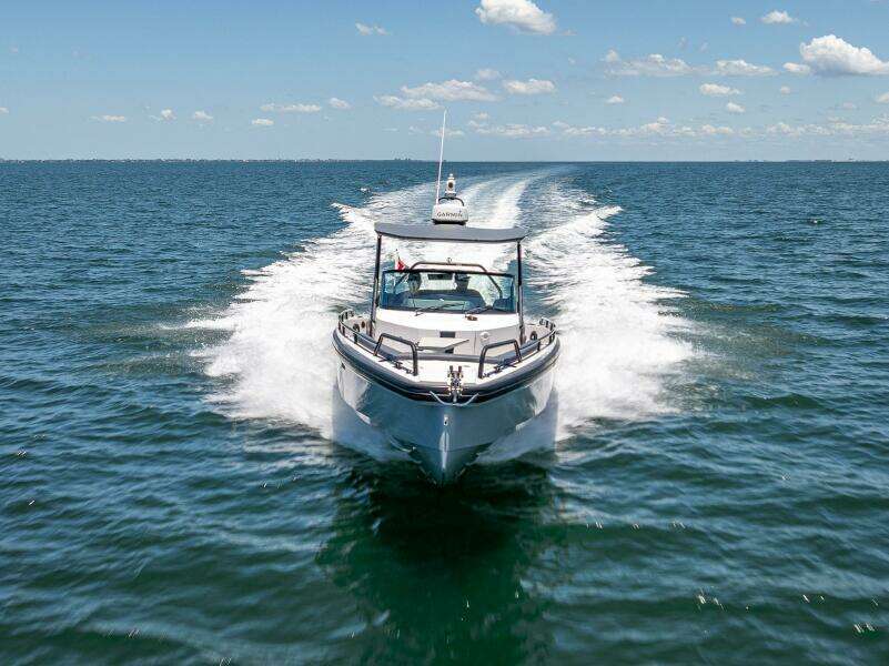 2022 Axopar 28 T-Top Brabus