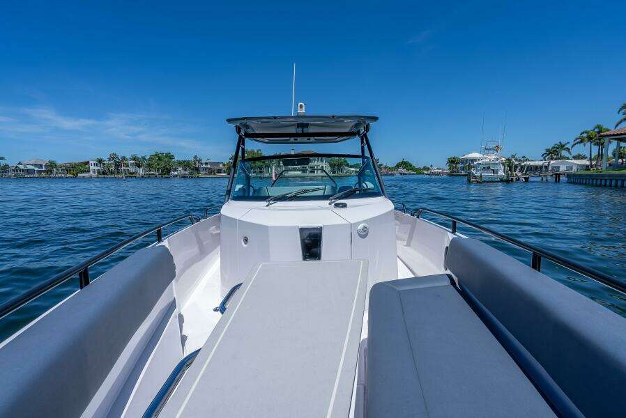 2022 Axopar 28 T-Top Brabus