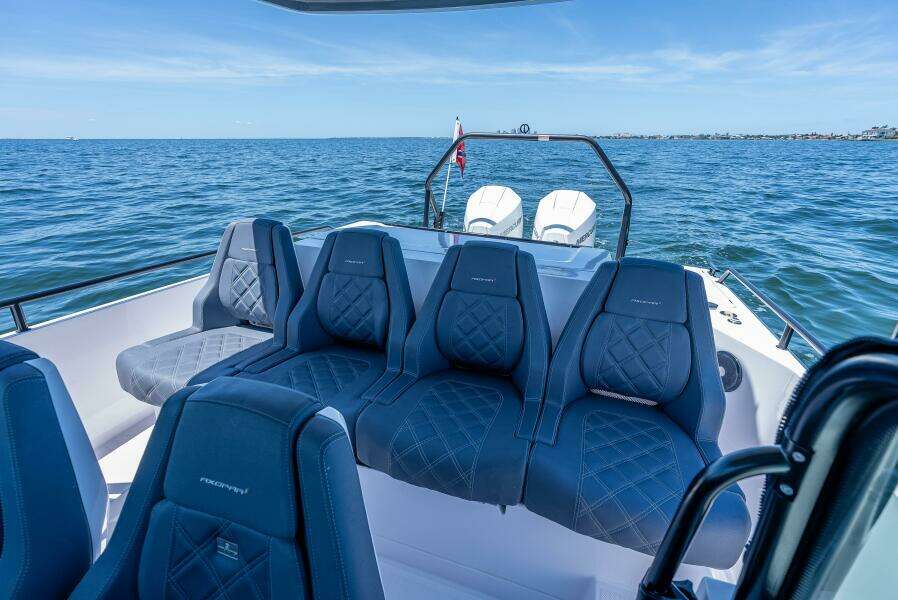 2022 Axopar 28 T-Top Brabus