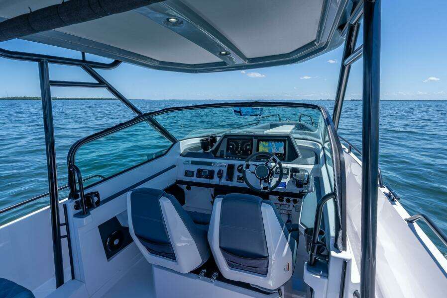 2022 Axopar 28 T-Top Brabus