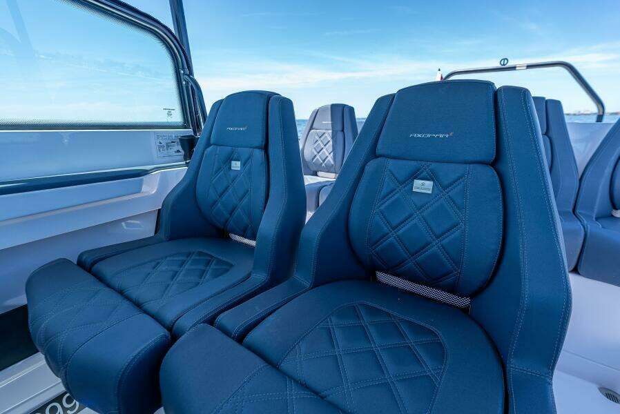 2022 Axopar 28 T-Top Brabus