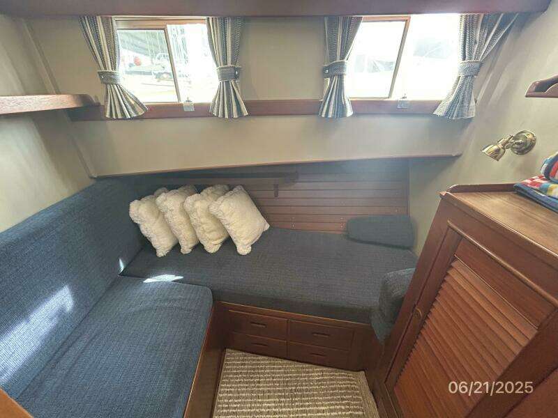 36' Grand Banks guest stateroom