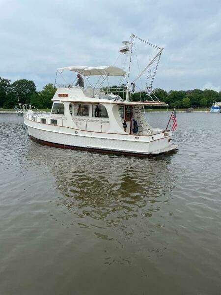 36' Grand Banks port aft profile1