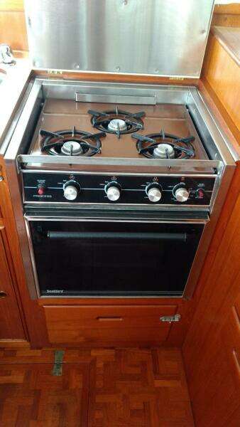 36' Grand Banks galley stove